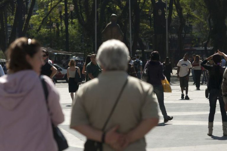 População brasileira deve chegar a 233,2 milhões em 2047