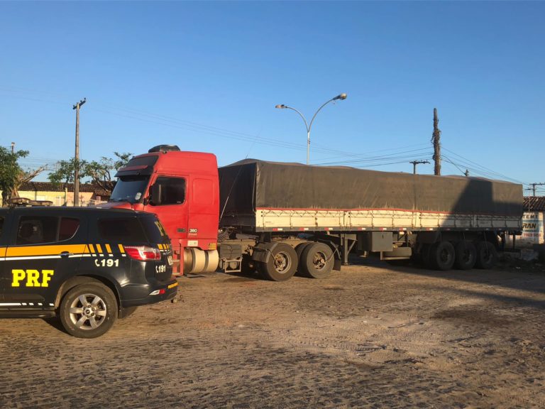 PRF flagra criança de 12 anos dirigindo caminhão na BR-101
