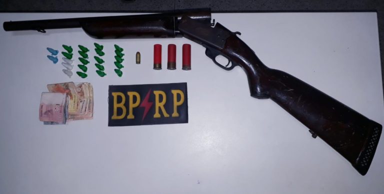 Radiopatrulha prende dois por tráfico e porte ilegal de armas