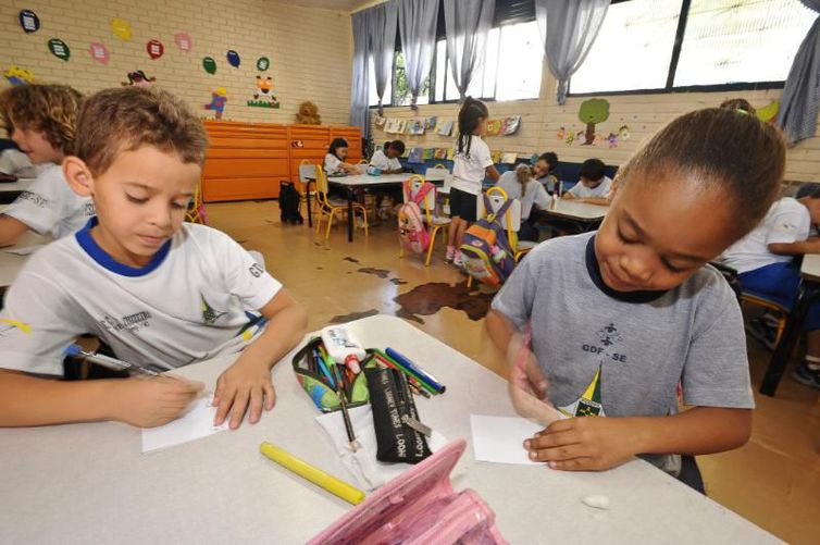 Orientações sobre idade mínima na educação saem até setembro