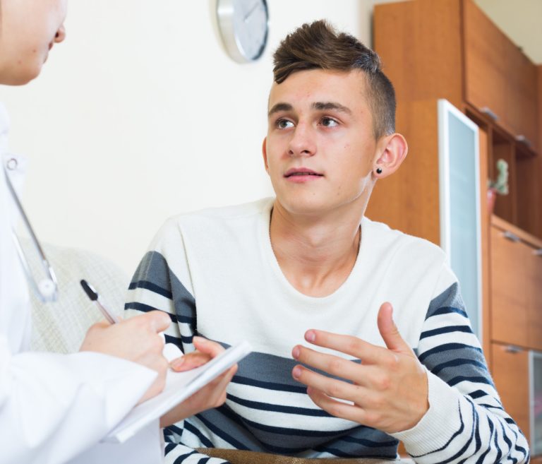 Campanha mostra importância dos jovens irem ao urologista