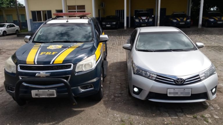 PRF recupera veículo roubado e flagra motoristas com CNHs suspensas