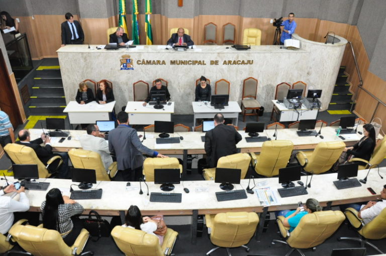 CPI faz acareação entre atual gestora e ex-secretários da Saúde