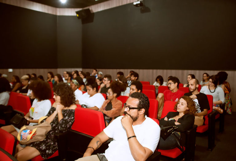 Mulheres vão ao Ocupe a Praça e dizem basta ao assédio
