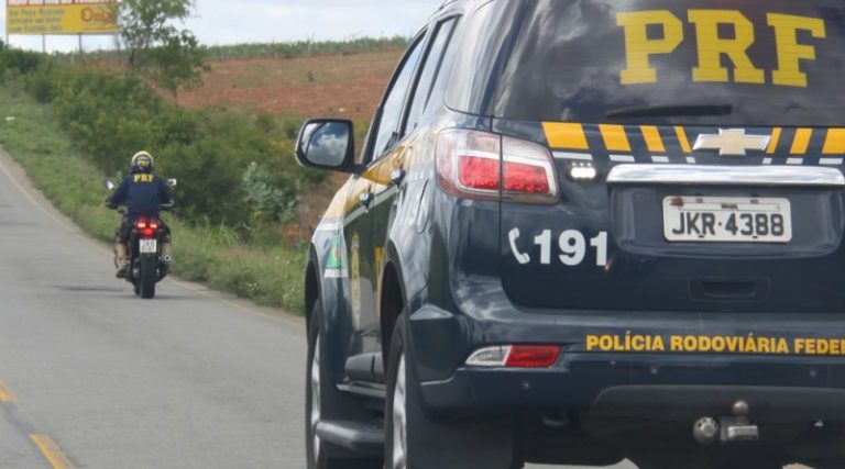 PRF apreende drogas e prende traficantes