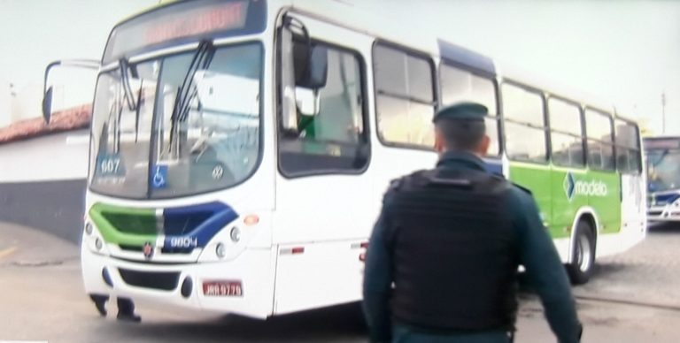 Ônibus da linha 607 voltam a circular com escolta policial