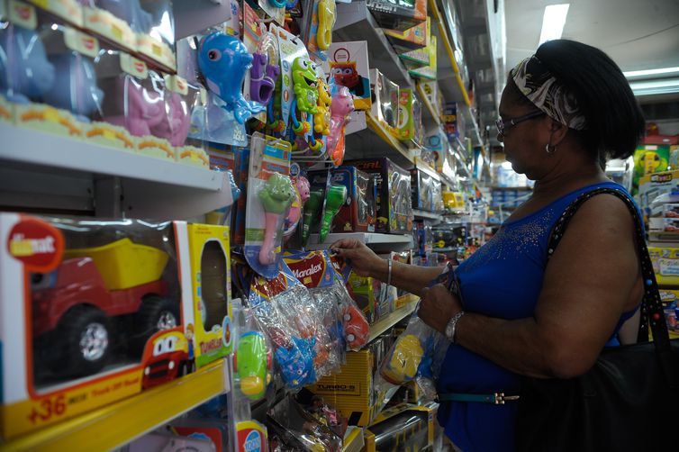 Instituto dá dicas para pais evitarem problemas ao comprar brinquedos
