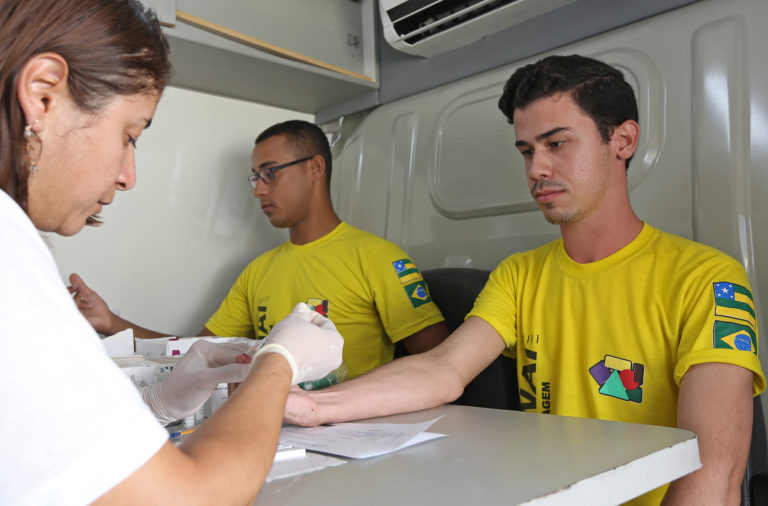 Previna Móvel leva testes rápidos para aprendizes do Senai