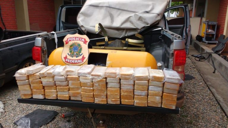 PF apreende 112 kg de cocaína e mais de R$ 12 mil