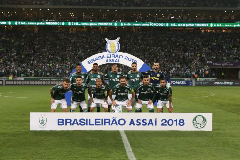 Palmeirenses comemoram conquista do decacampeonato