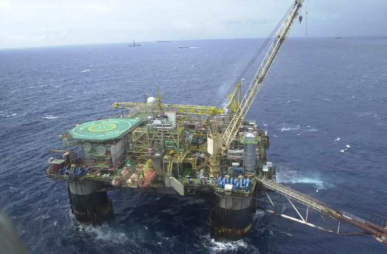 Produção de petróleo e gás natural cresce 8%