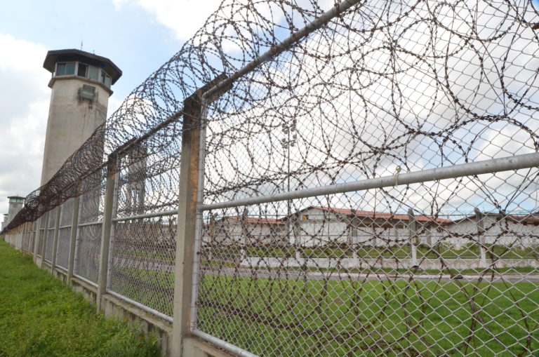 Internos brigam e atrasam visitas no Presídio de São Cristóvão