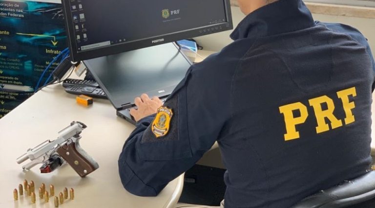PRF flagra motorista com pistola 380