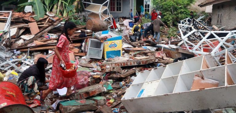 Passa de 400 número de mortos em tsunami na Indonésia