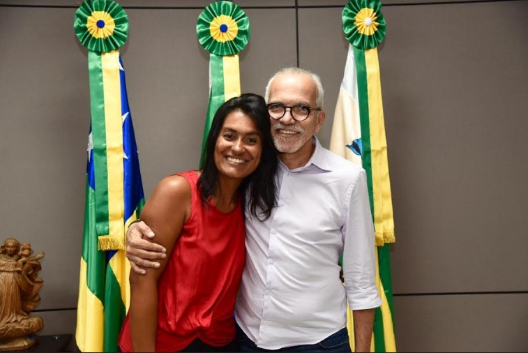 Eliane entrega carta-renúncia do cargo de vice-prefeita
