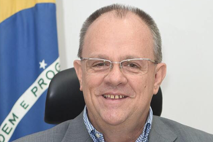 Governador reduz valor de jetons pagos a conselheiros de educação