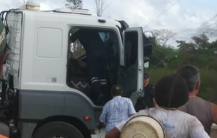 Caminhoneiro é assassinado na BR-101 em Maruim