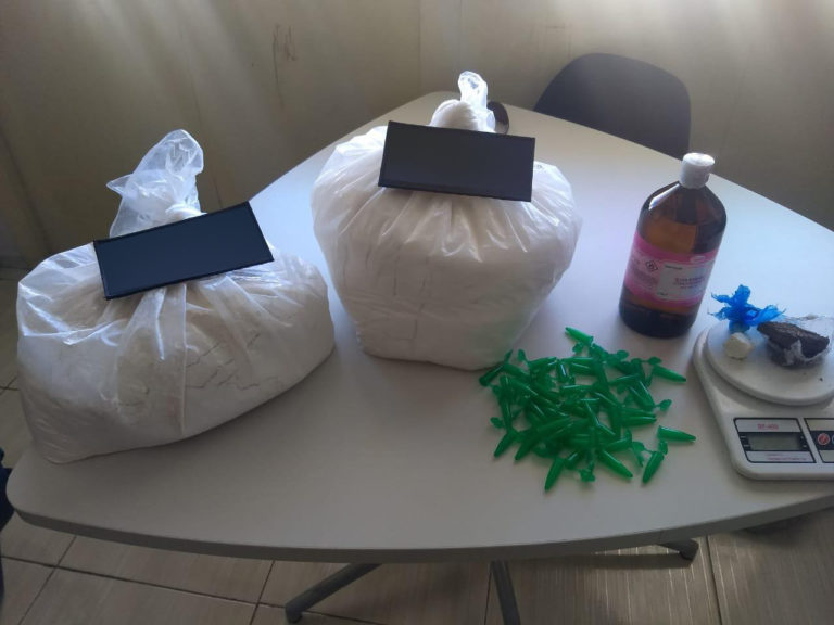 Radiopatrulha prende dupla com 14 kg de cocaína