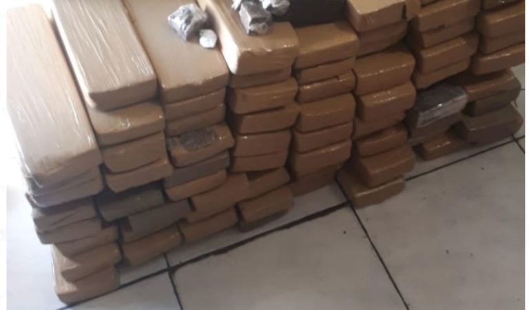 Casal é preso com 70 kg de maconha no 17 de Março