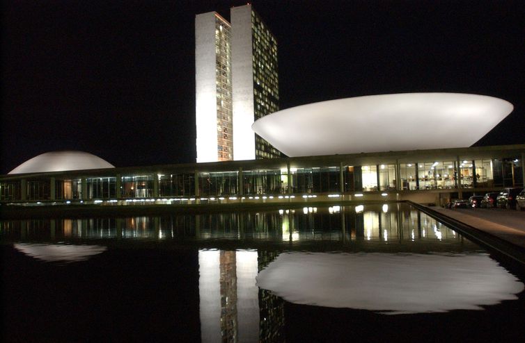 Governadores vão a Brasília para garantir verbas