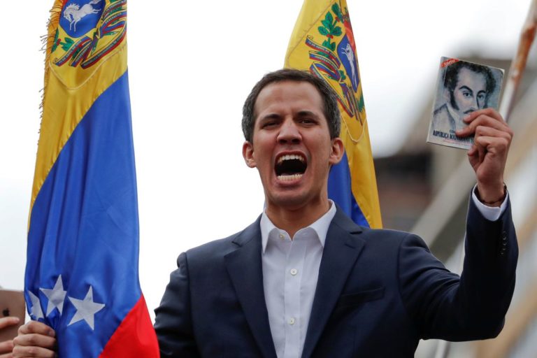 Guaidó diz ser presidente em exercício da Venezuela