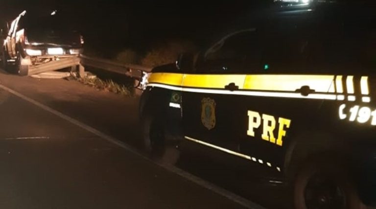 PRF recupera carro roubado em acidente