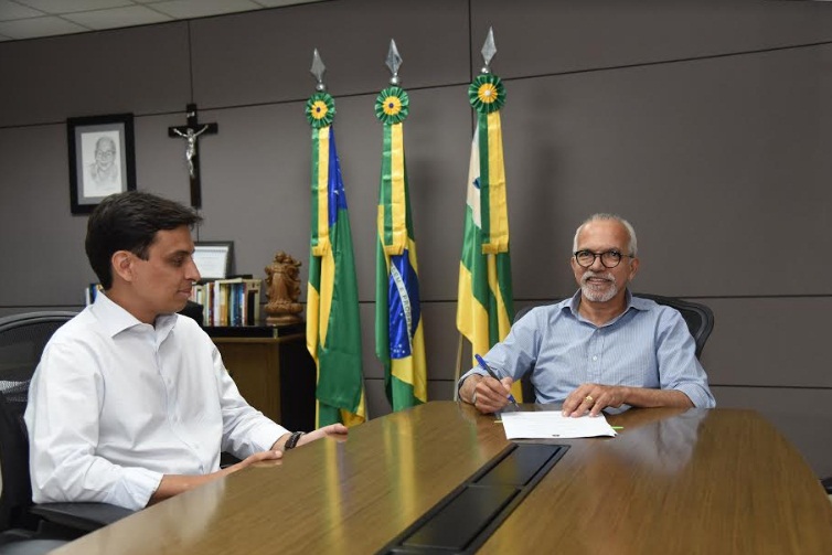 Edvaldo sanciona lei que cria o bairro Dom Luciano na Zona Norte