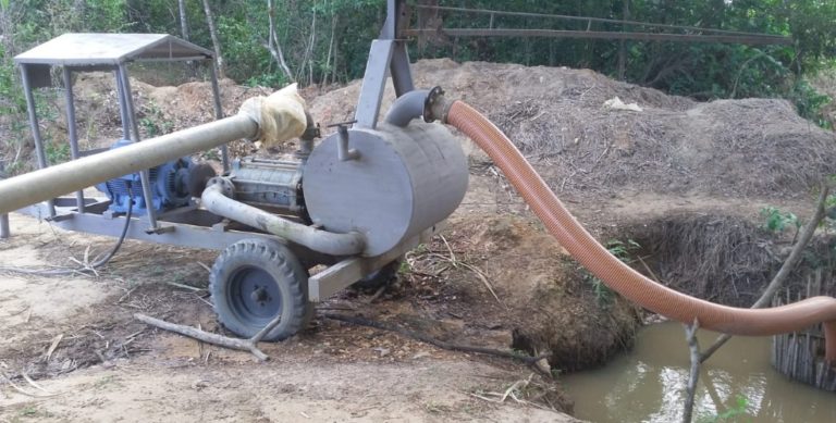 Governo lacra barragem clandestina em Japaratuba