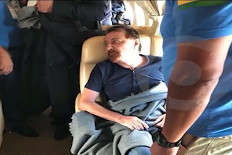Ao desembarcar em Roma, Battisti segue direto para prisão