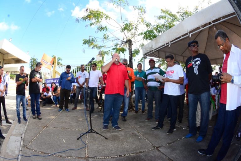 Deputado participa de ato em defesa da Fafen
