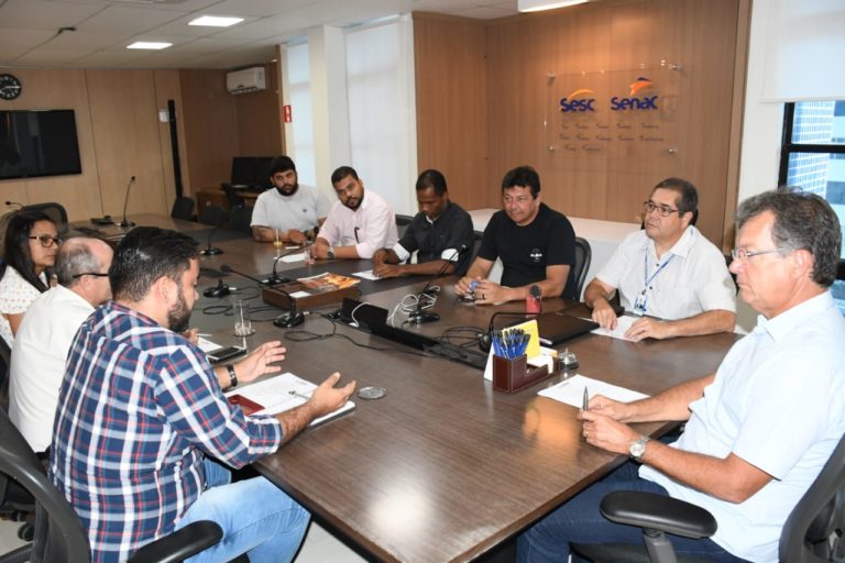Empresários e Fecomércio buscam solução para Praia do Saco