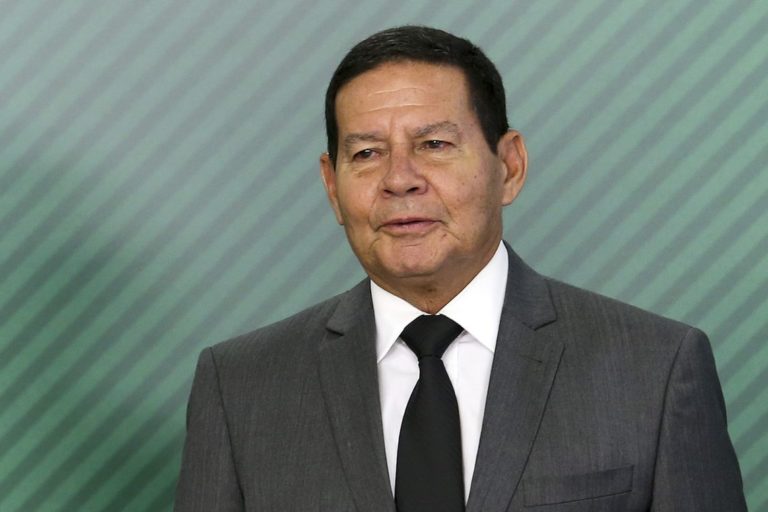 Hamilton Mourão é diagnosticado com covid-19