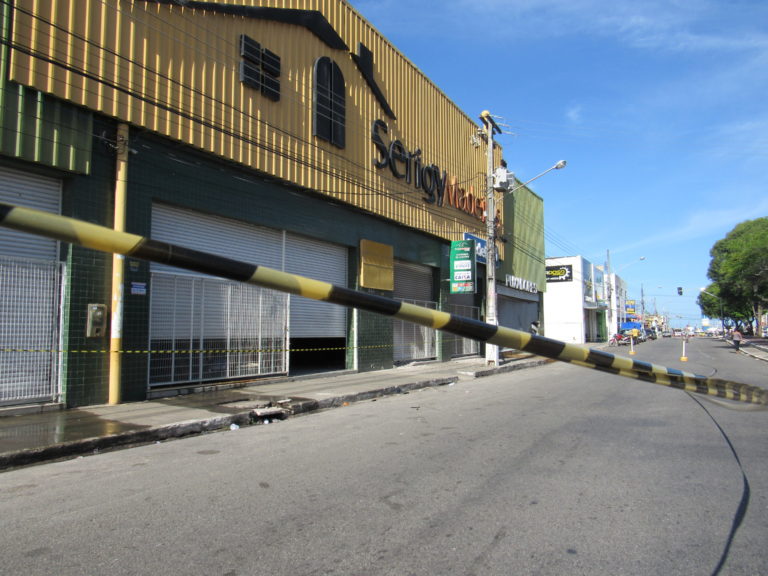 Incêndio ainda causa transtornos em avenida