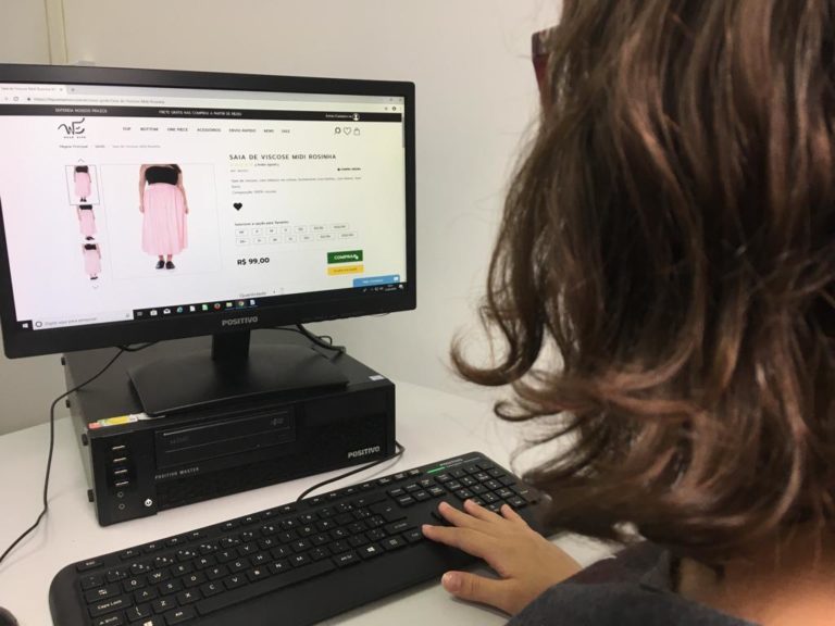Procon Aracaju orienta sobre compras pela internet
