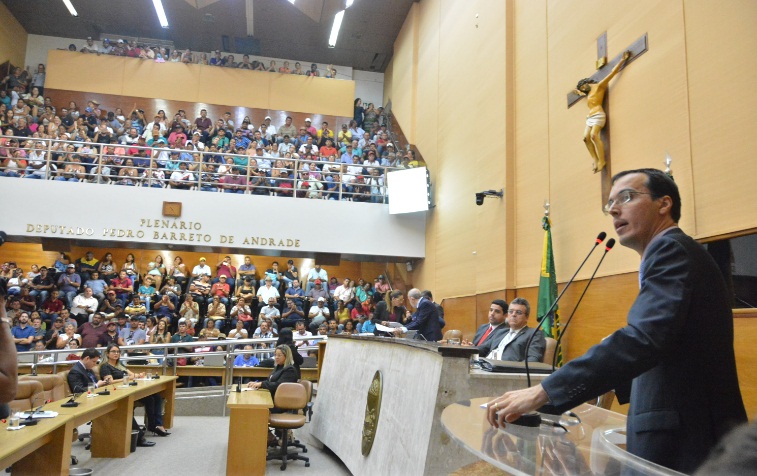 Deputados vão criar comissão para solucionar interdição de 25 matadouros