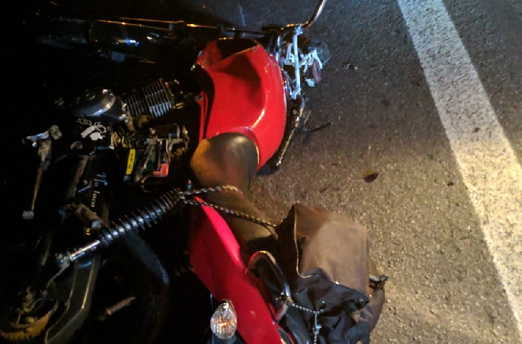 Batida entre motos deixa um morto e dois feridos