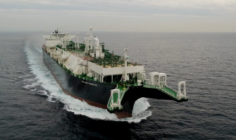 Navio regaseificador chega à Usina Termoelétrica de Sergipe