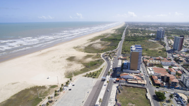 Maior maré do ano pode atingir 2,4 m de altura hoje