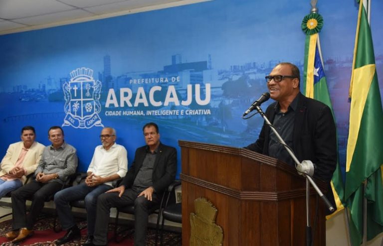 Edvaldo empossa Carlos Cauê na Secretaria da Comunicação