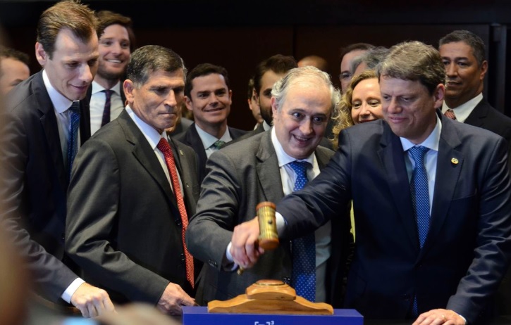Leilão de aeroportos mostra que país “voltou ao jogo”, diz ministro