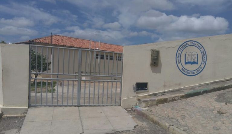 Colégio suspende aulas por falta de transporte escolar