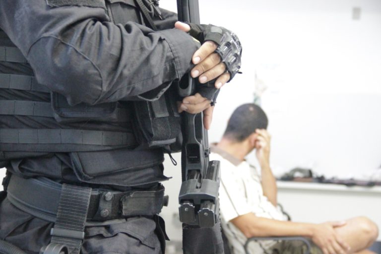 Motorista é preso por roubo a correspondente bancário