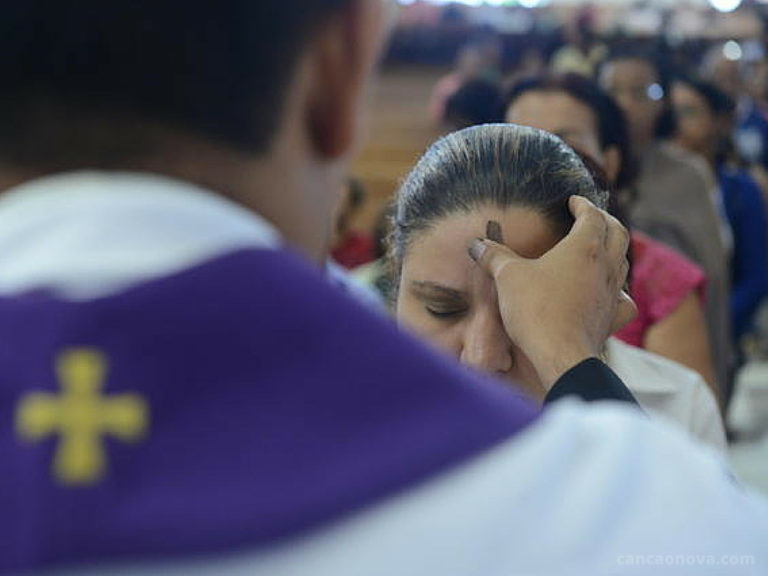 Catedral Metropolitana de Aracaju realiza missas e inicia programação da Quaresma nesta Quarta-feira de Cinzas