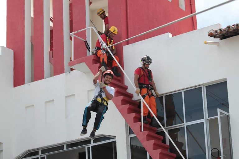 Assistidos da Apae têm dia de “bombeiros extraordinários