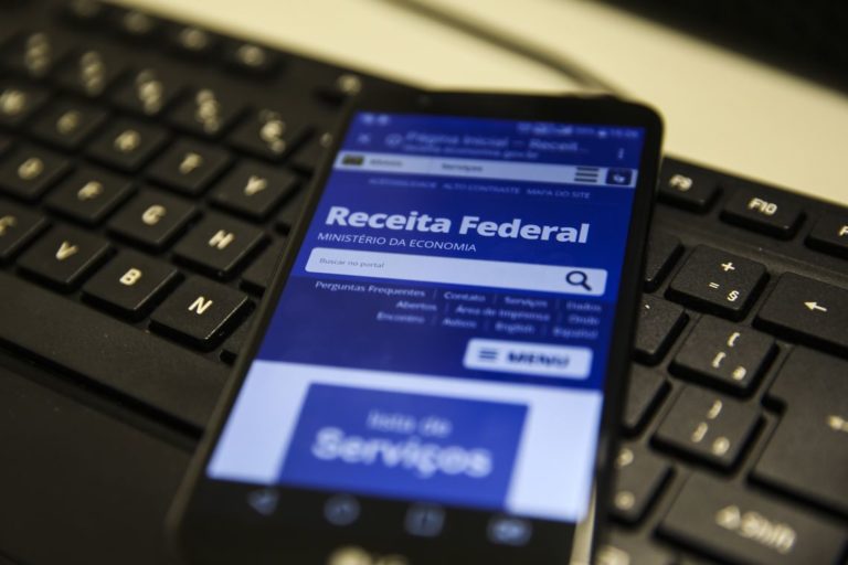 Receita recebe declaração do IR de quem perdeu prazo