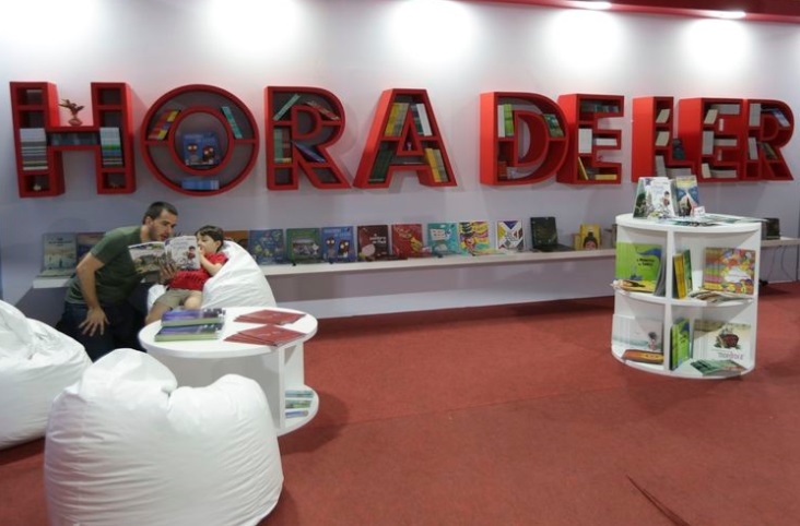Escritora dá dicas para incentivar leitura de crianças