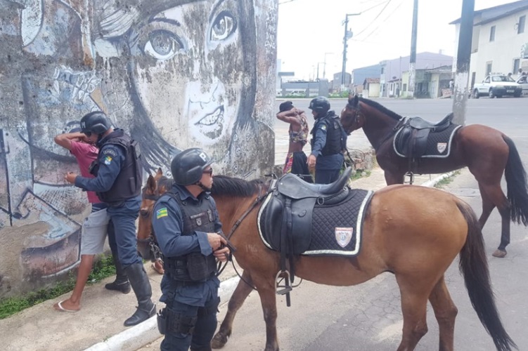 PM prende mais de 40 pessoas e apreende 71 veículos em Sergipe