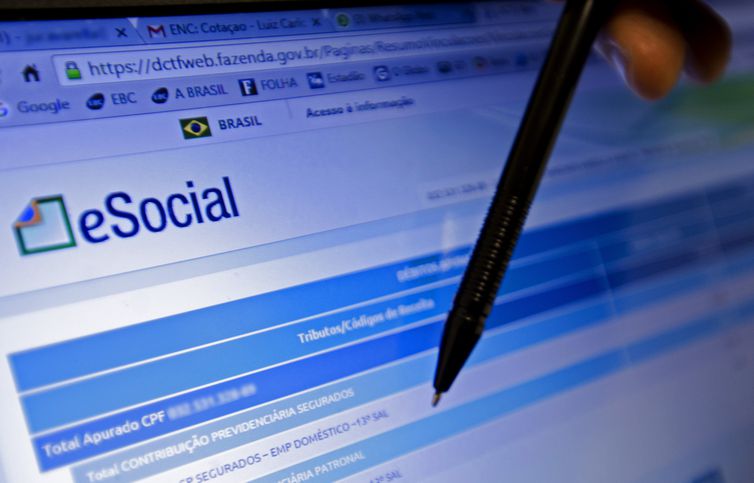 Empresa do Simples tem até terça para inscrever no eSocial