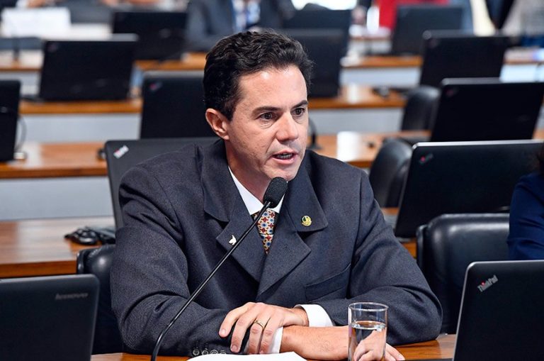PEC permite acumulação de dois cargos públicos de jornalista