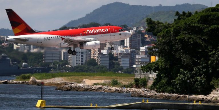 Com devolução de aviões, Avianca cancela mais voos